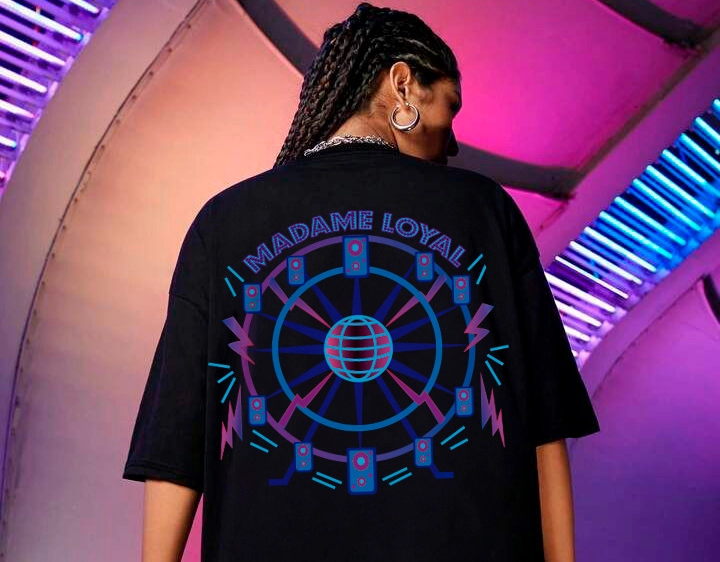 MADAMEMOCKUPTHISRTNOIR